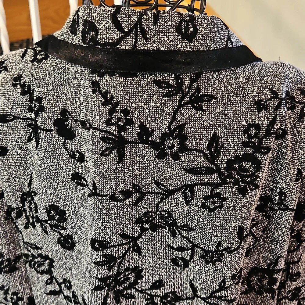 👚Sag Harbor Black and Gray Damask Blazer